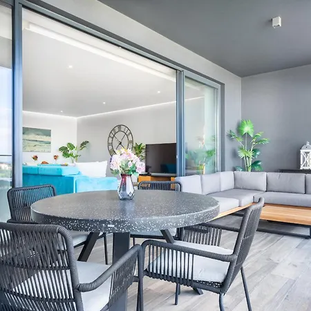 Lejlighed Modern Two Bedroom By Ideal Homes