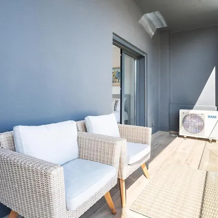 Modern Two Bedroom By Ideal Homes Apartment *