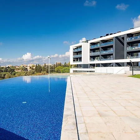 Modern Two Bedroom By Ideal Homes Apartamento