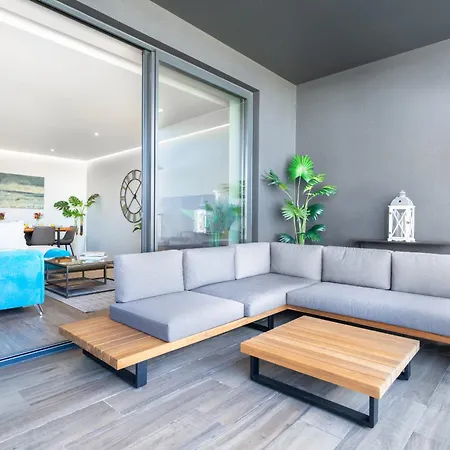 Modern Two Bedroom By Ideal Homes פורטימאו